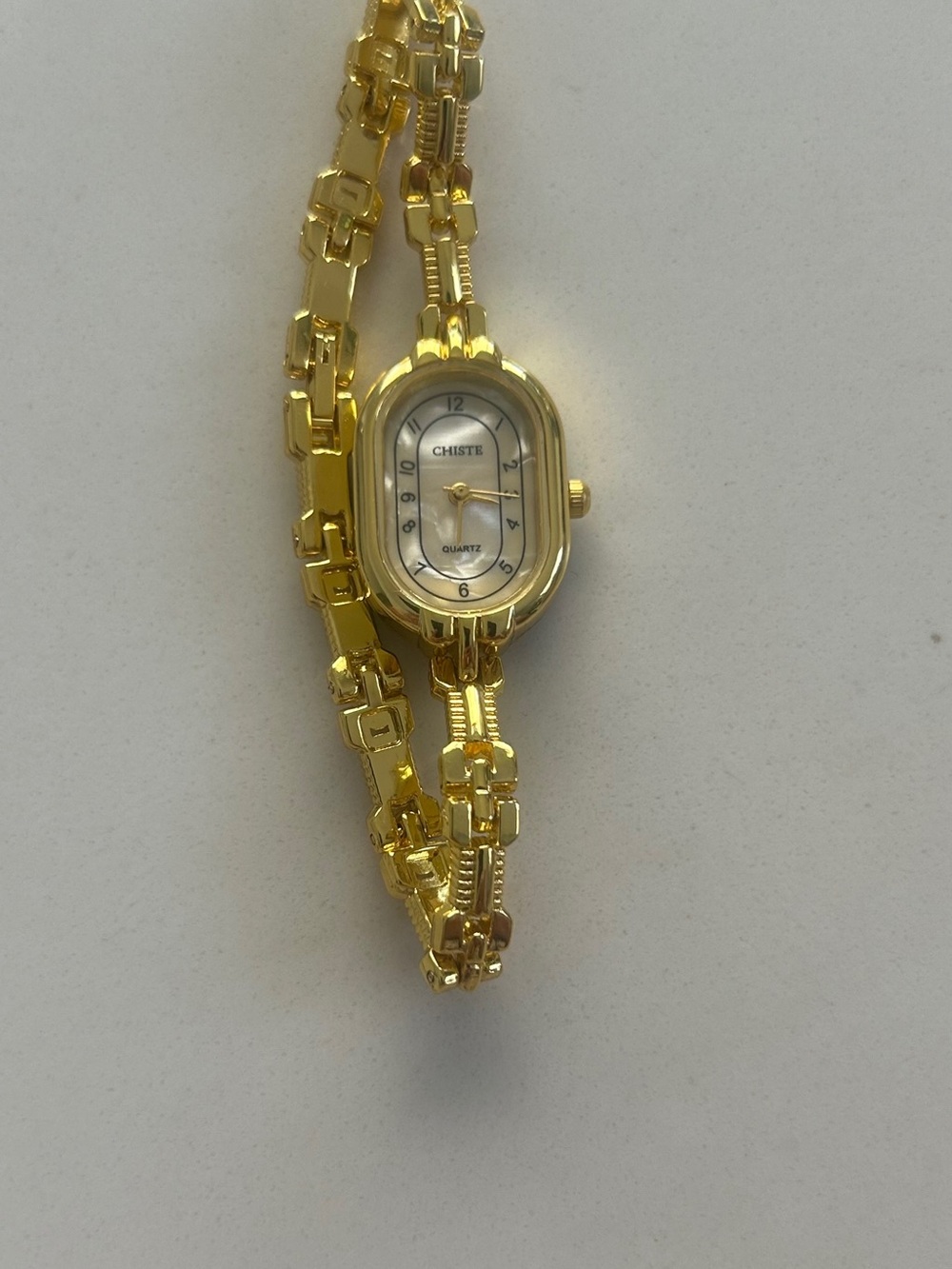 Chiste Quartz Gold-Tone Women's Oval vintage style look Bracelet Watch New